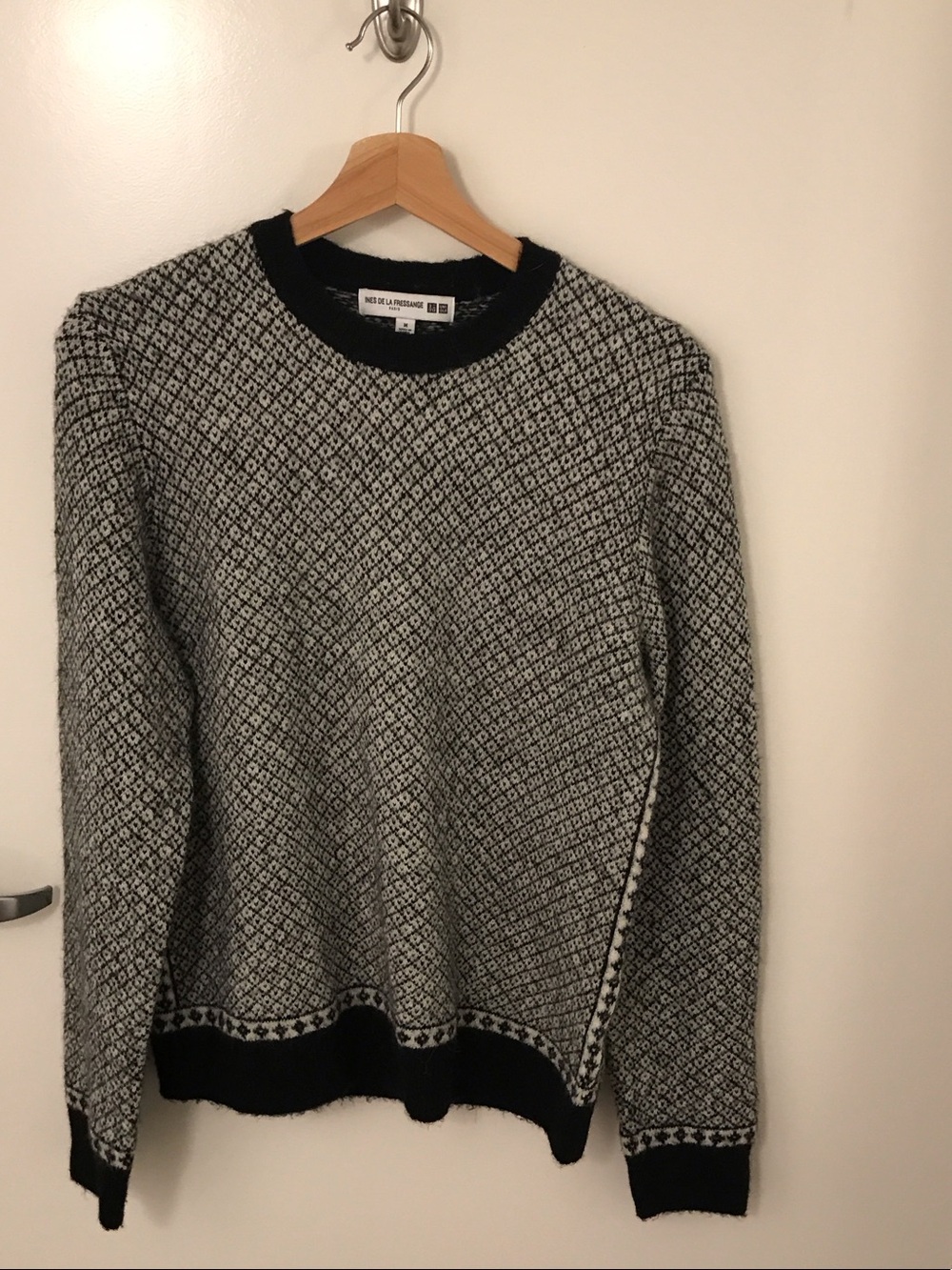 Uniqlo Black and Gray Patterned Crewneck Sweater